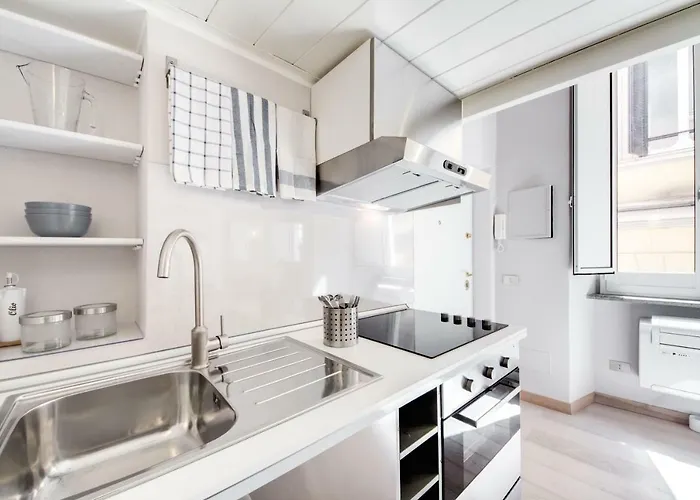 Vicolo Della Vaccarella - Pantheon *