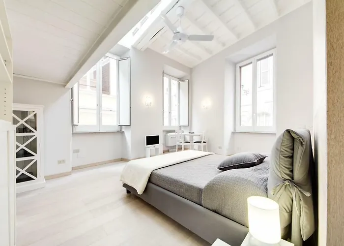 Vicolo Della Vaccarella - Pantheon